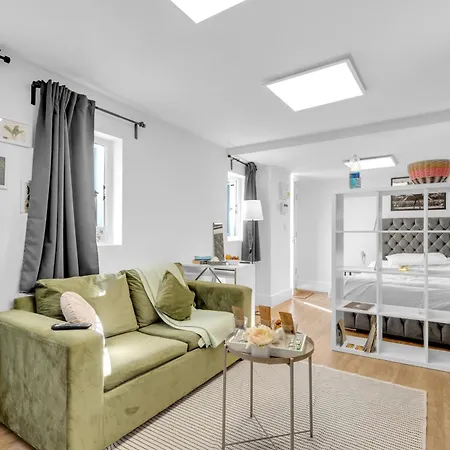 Smart Long Stay Studio - Tube, Parking, Wembley & Comforts Included